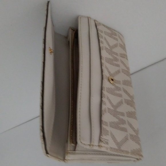 Michael Kors Jet Set Travel Large Trifold Leather/PVC Wallet - Picture 9 of 13